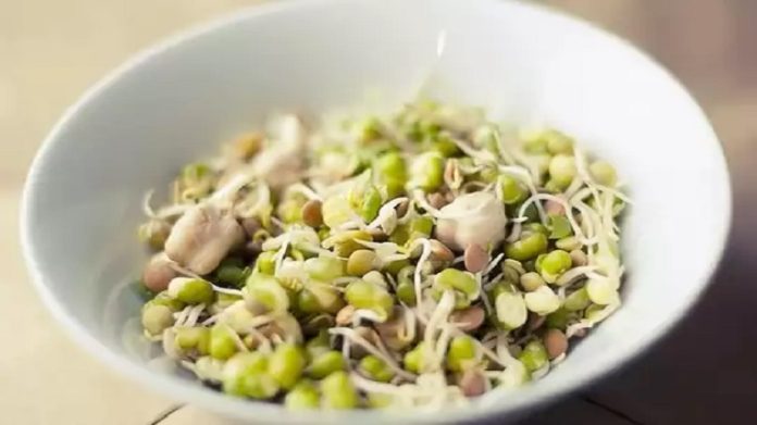 ওজন কমায় অঙ্কুরিত মুগ ডাল অঙ্কুরিত মুগ ডাল