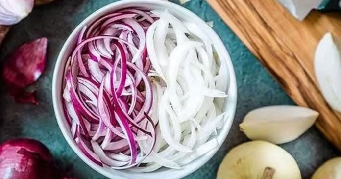 কাঁচা পেঁয়াজের যত উপকারিতা কাঁচা পেঁয়াজ
