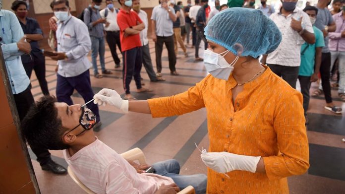 ভারতে হু হু করে বাড়ছে করোনা করোনা পরীক্ষা