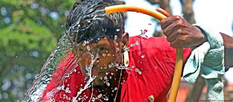 ঢাকার উত্তপ্ত পরিবেশ