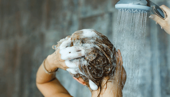 চুলে শ্যাম্পু