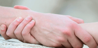 সম্পর্ক টিকিয়ে রাখতে কী করবেন সম্পর্ক