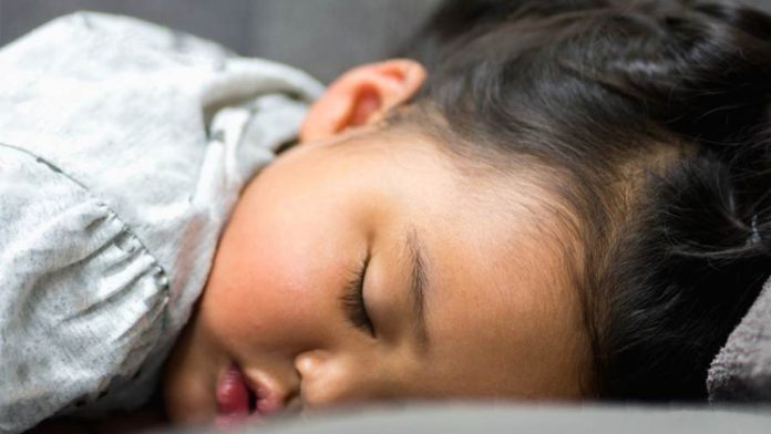 শিশু নাক ডাকে? সতর্ক হন দ্রুত শিশু নাক ডাকে