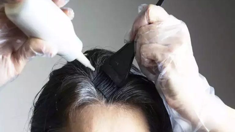 হেয়ার কালার করার পর চুল কী দ্রুত পাকে?