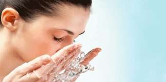 ফেসওয়াশ নাকি ক্লিনজার, ত্বকের জন্য কোনটি ভালো?
