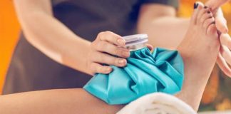 ব্যথা পেলে বরফ ঘষবেন নাকি গরম সেঁক দেবেন