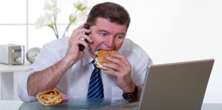 লাঞ্চে যেসব খাবার ভুলেও খাবেন না