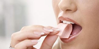 চুইংগাম গিলে ফেললে কী হবে জানেন?