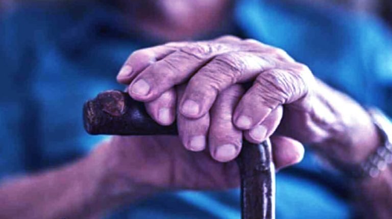 প্রবীণদের কষ্ট একাকীত্ব, নতুন সমস্যা ‘জেনারেশন গ্যাপ’