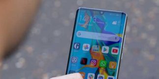 আপনার ফোনের কথা অন্য কেউ শুনছে? যেভাবে বুঝবেন