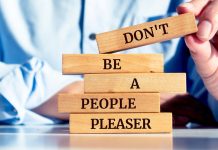 অন্যের মন জুগিয়ে চলেন? জানুন নেতিবাচক দিক