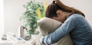 মানসিক চাপে আছেন, কীভাবে বুঝবেন?