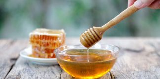 সকালে মধু খেলে কী হয়?