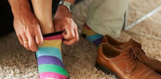 শীতে মোজা পরায় দুর্গন্ধে কী করবেন?