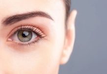 চোখের পাতা লাফায় কেন?