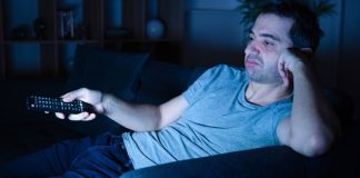 টিভি চালু রেখেই ঘুমানো স্বাস্থ্যের যেসব ক্ষতি!