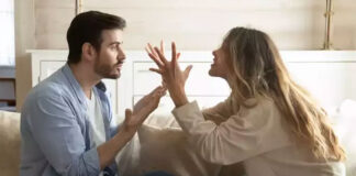 অল্পতেই রেগে যায় স্ত্রী? সহজে মন পাবেন যেভাবে