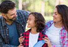 কেমন হবে টিনএজ সন্তানের সঙ্গে মা-বাবার আচরণ