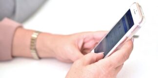 ফোনে আসক্ত? এ অভ্যাস দূর করার উপায়