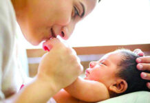 সন্তান জন্ম দিতে গিয়ে দেশে প্রতিদিন ১০ নারীর মৃত্যু