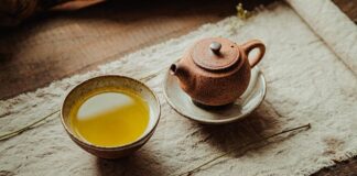 ভালো ঘুমের জন্য কোন চা খাবেন?