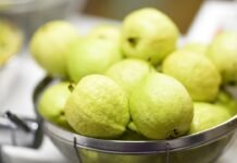 খোসাসহ পেয়ারা খাওয়া কি উপকারী?