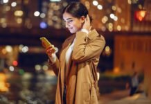 ফোন থেকে চোখ কত দূরে রাখতে হয়?