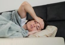 ঘুমালে ঘাম হয়? জেনে নিন কারণ